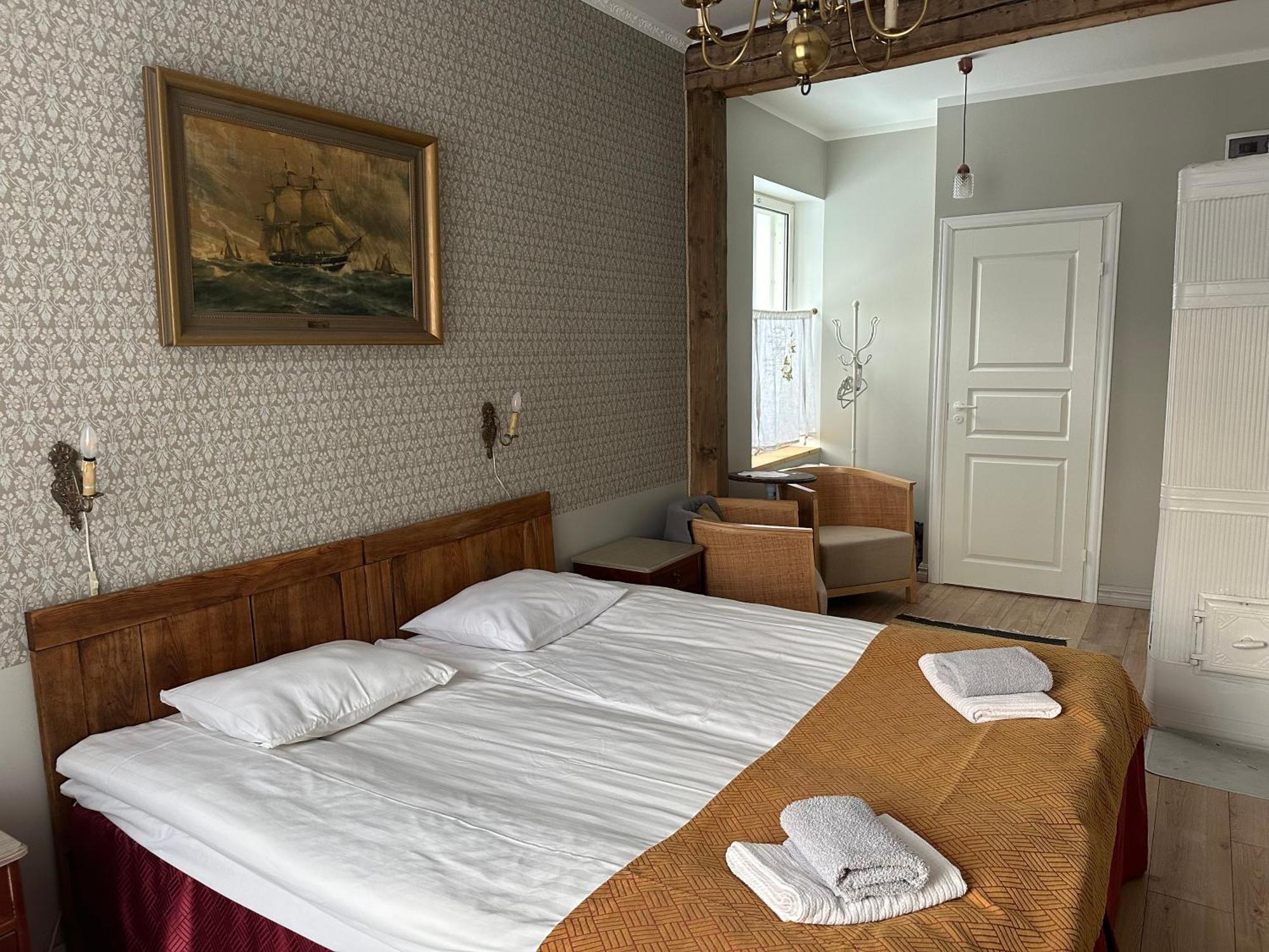 Guesthouse Kadrina Mois Екстериор снимка