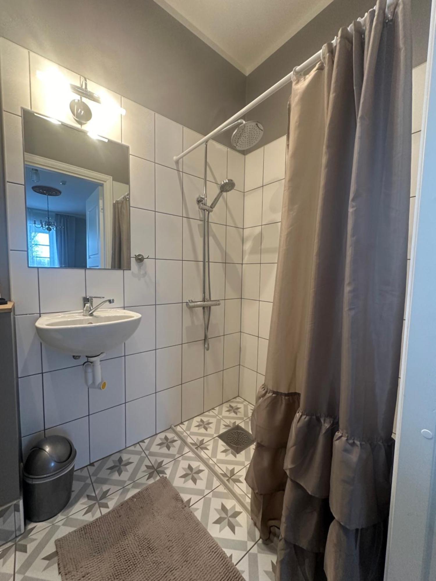 Guesthouse Kadrina Mois Екстериор снимка