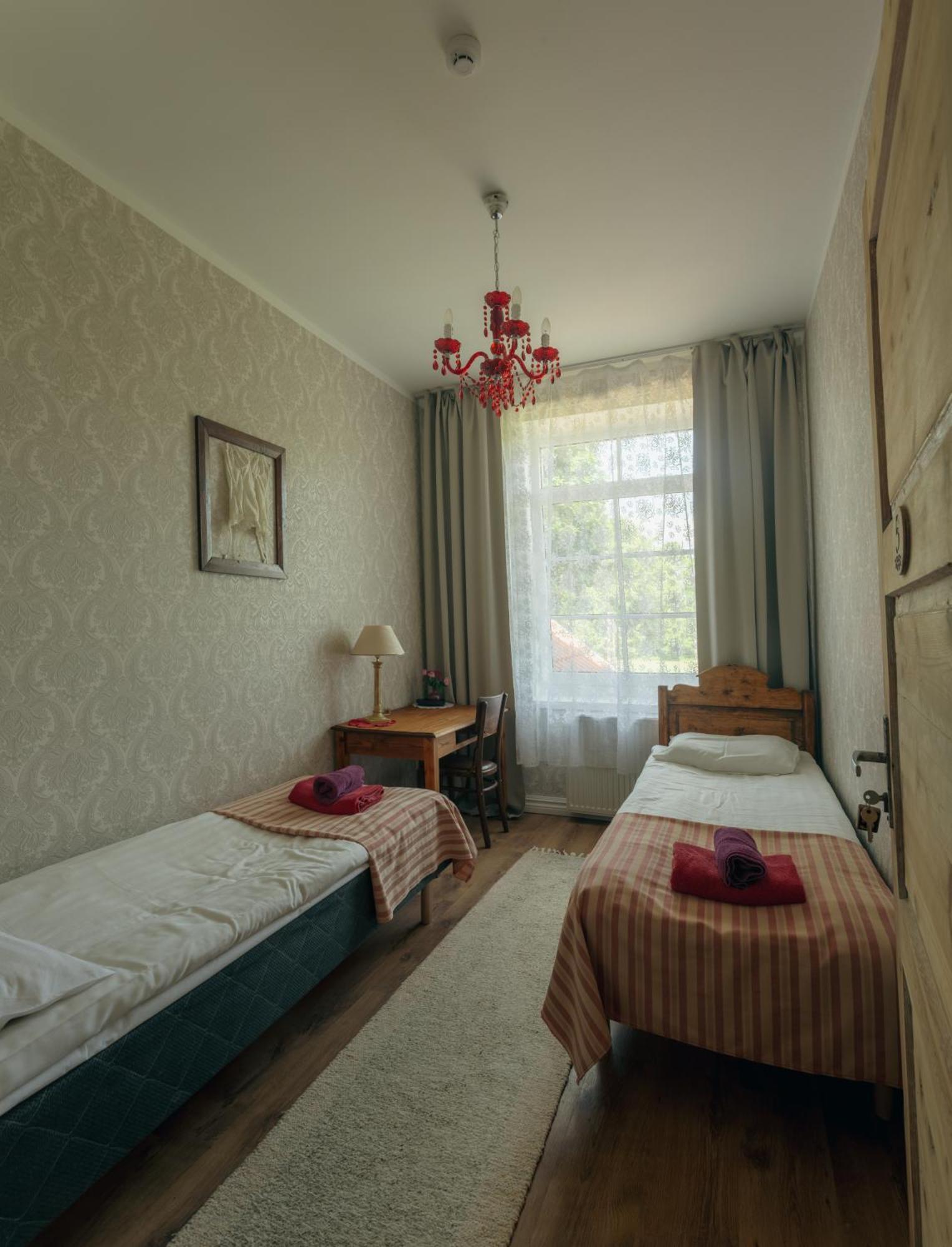 Guesthouse Kadrina Mois Екстериор снимка